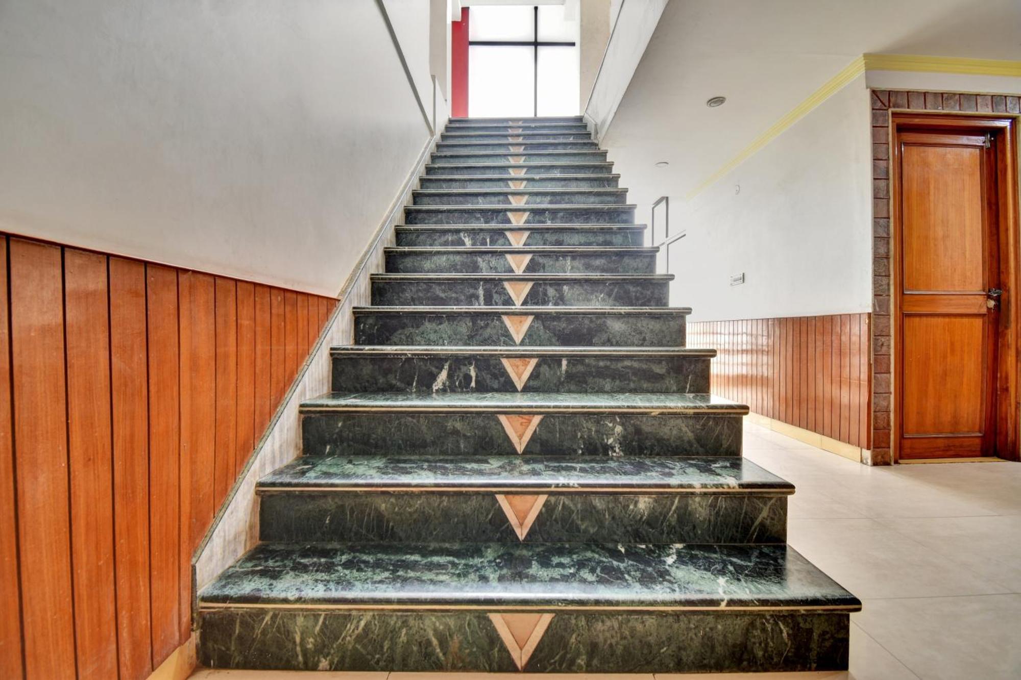 Townhouse Hotel Fly View Jaipur Ngoại thất bức ảnh